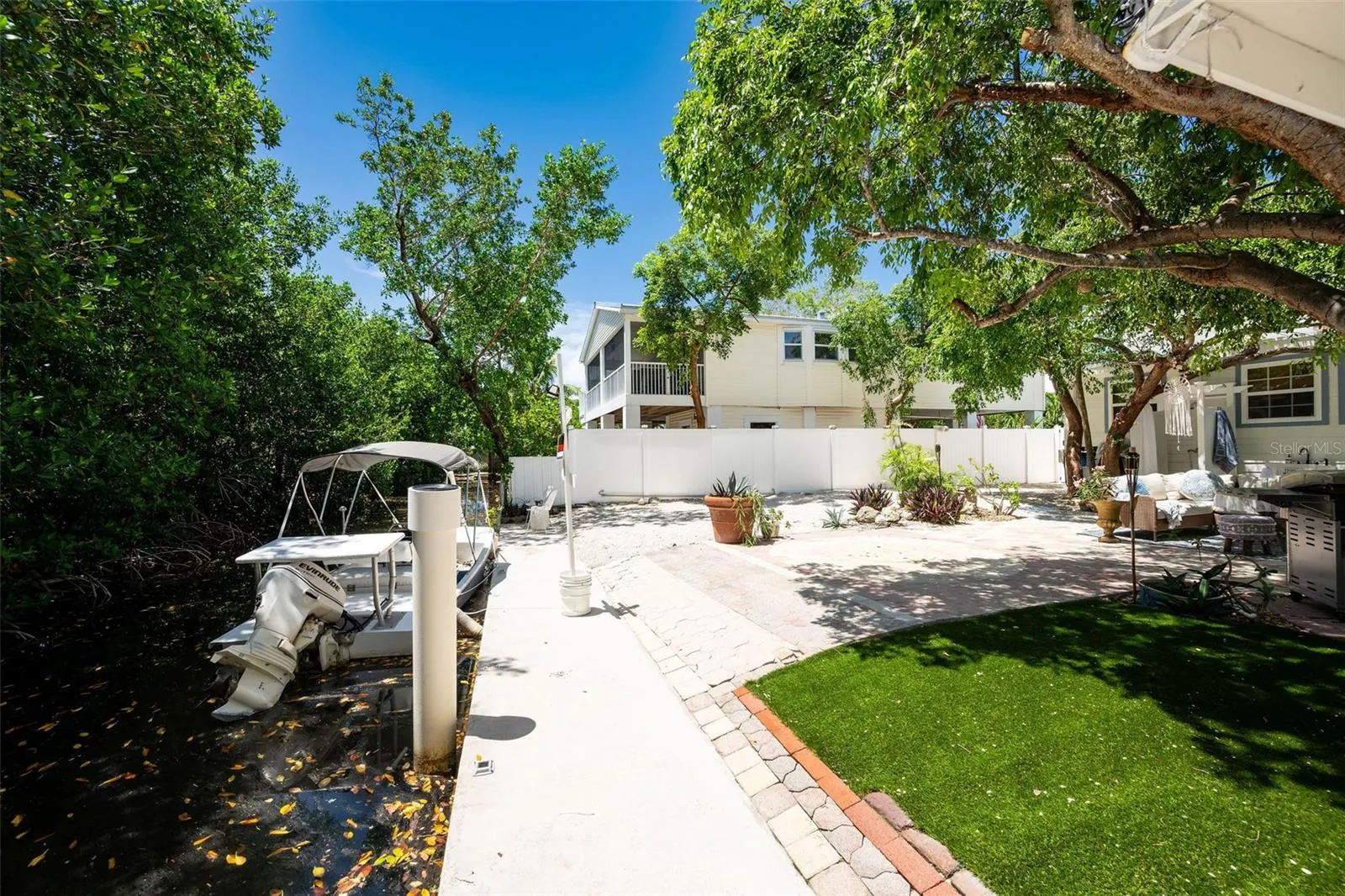 7 BARCELONA DR