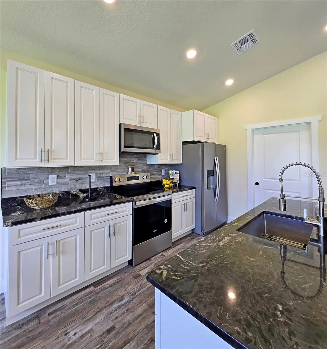 7190 GOLF CLUB DR