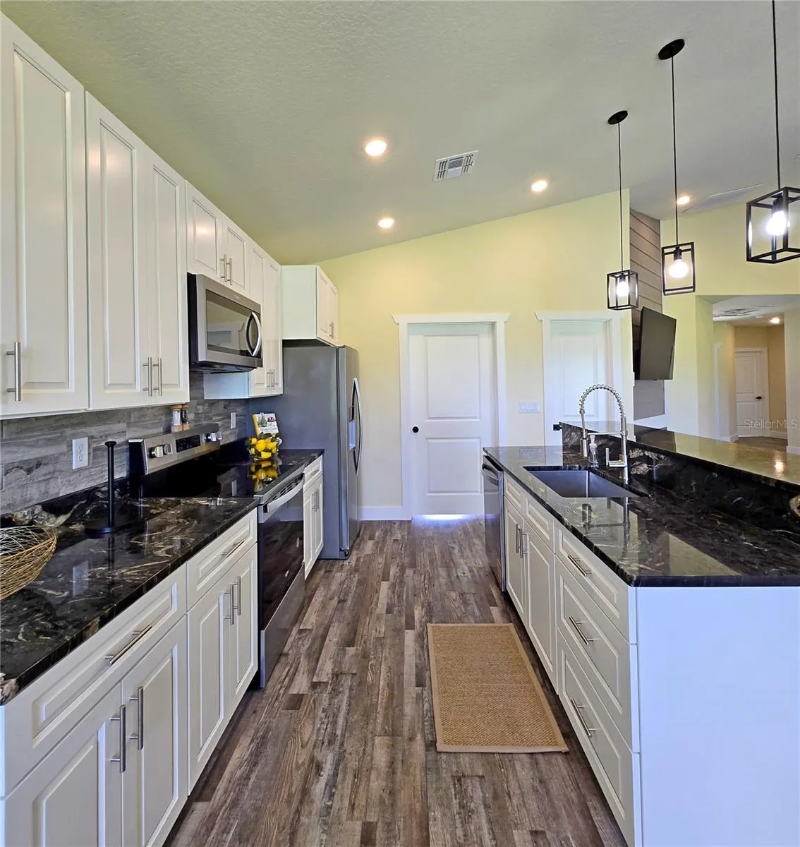 7190 GOLF CLUB DR