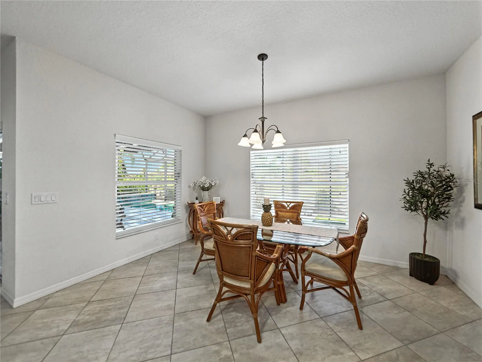 5332 HOGAN LN