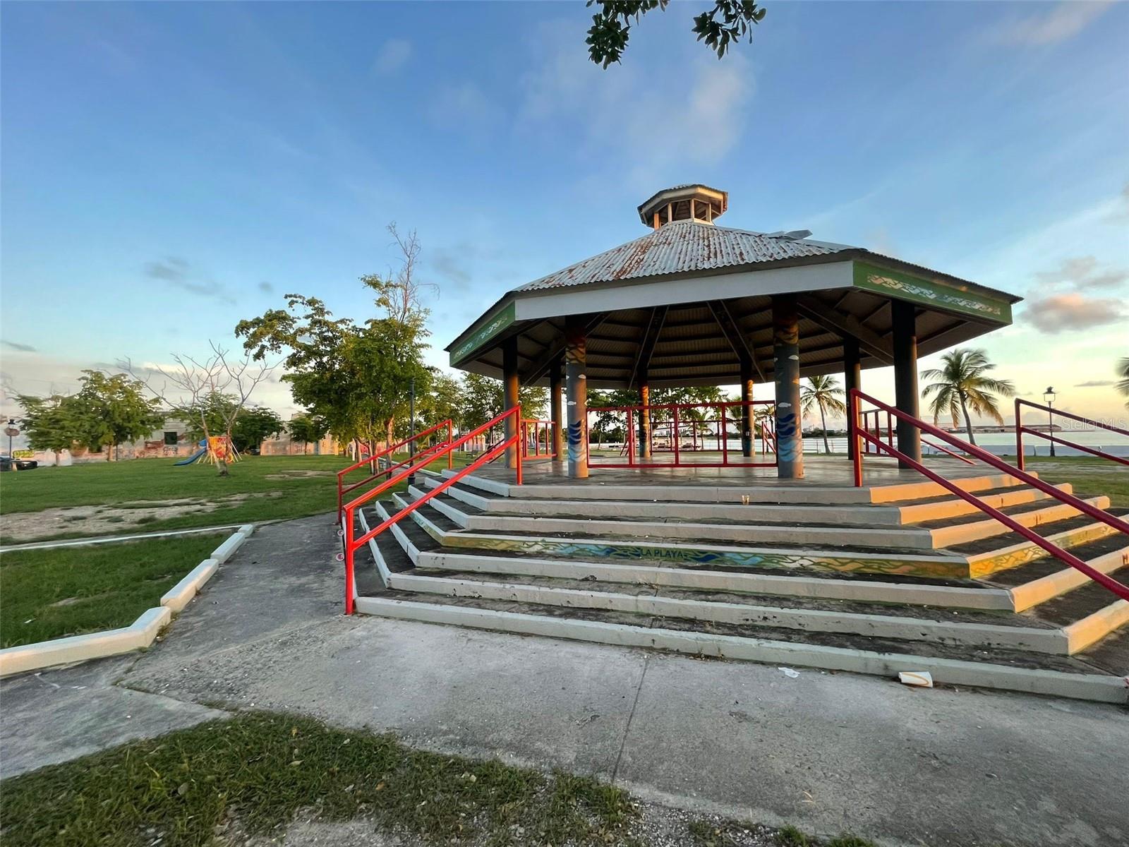 #45 Playa de Ponce SALMON ST