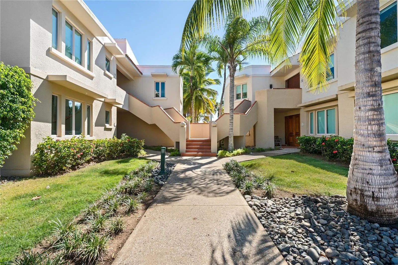 AB-4 LAKESIDE VILLAS