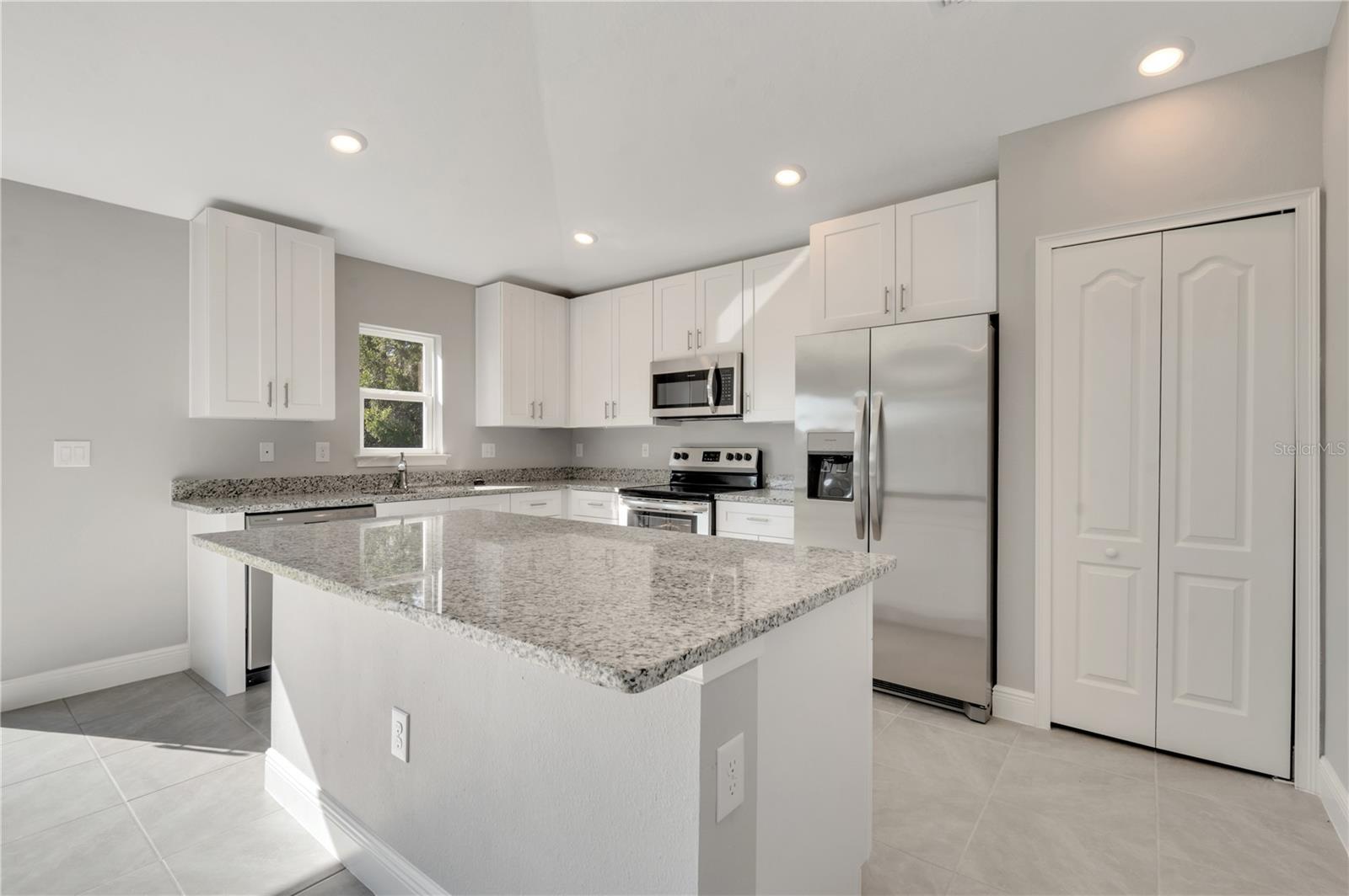 1079 DUDLEY DR