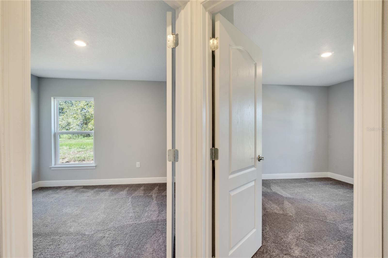 1079 DUDLEY DR