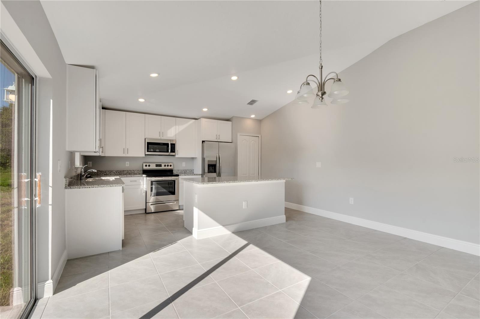 1079 DUDLEY DR