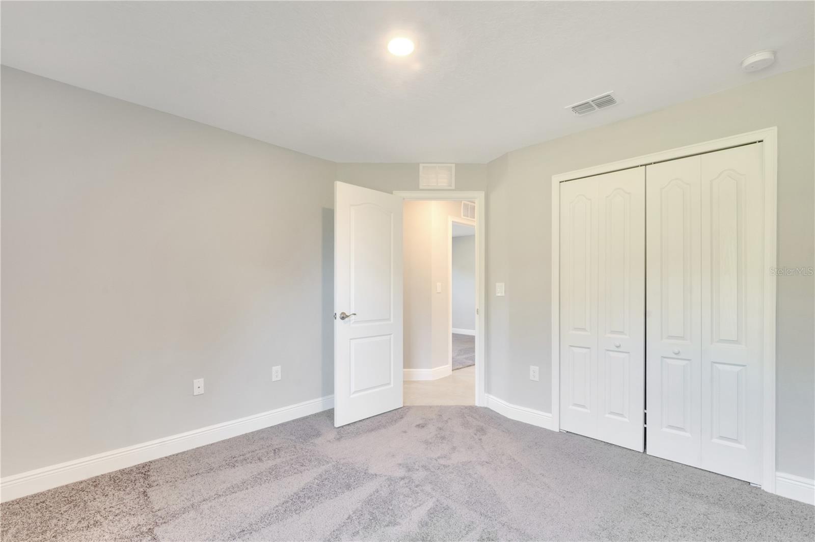 1079 DUDLEY DR