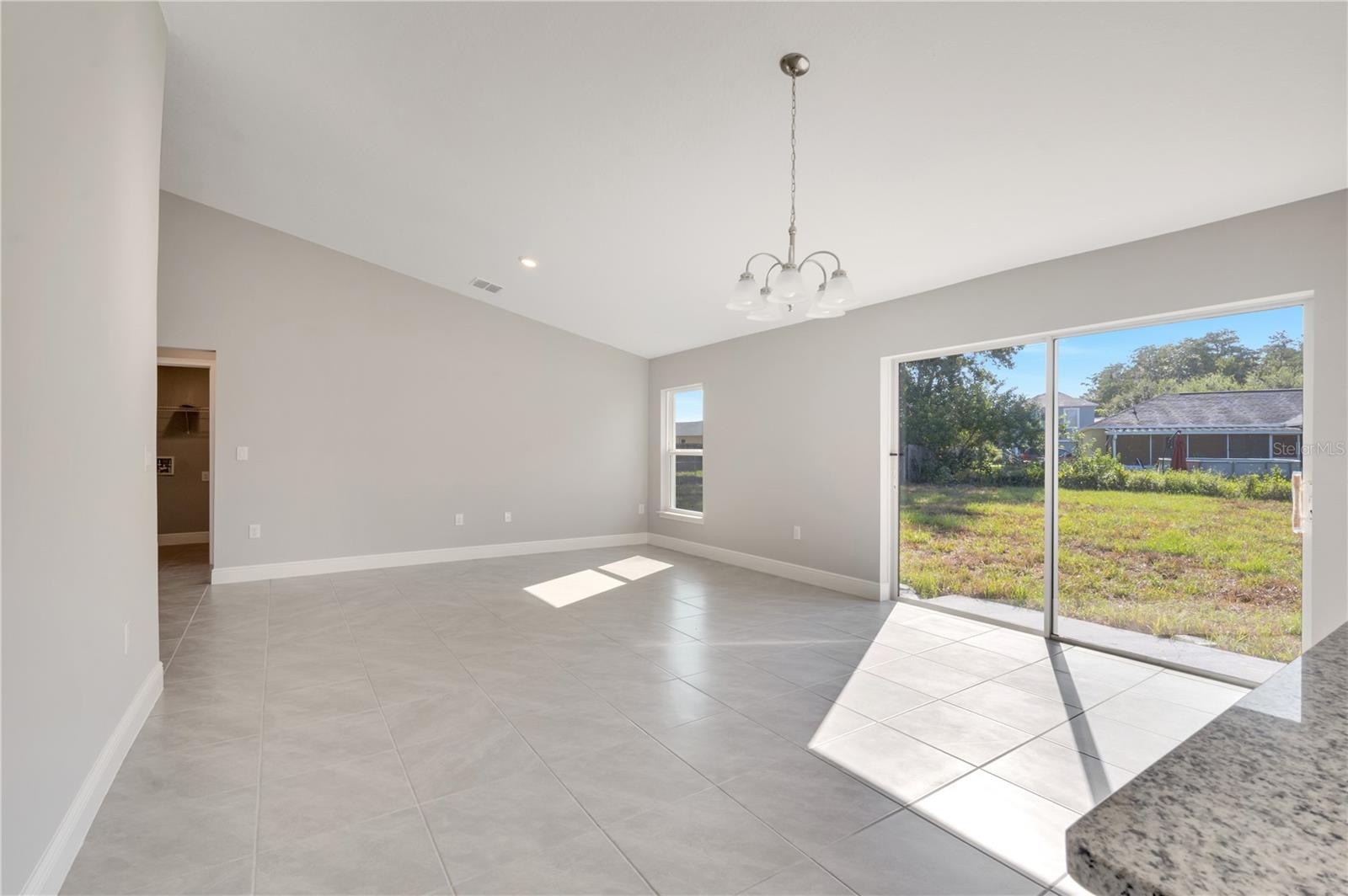 1079 DUDLEY DR