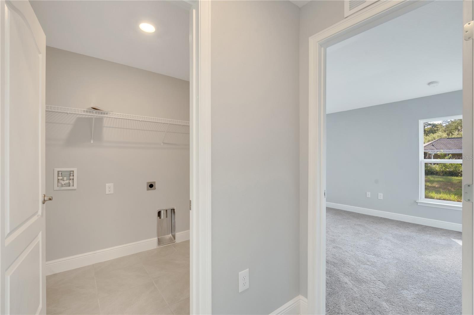 1079 DUDLEY DR