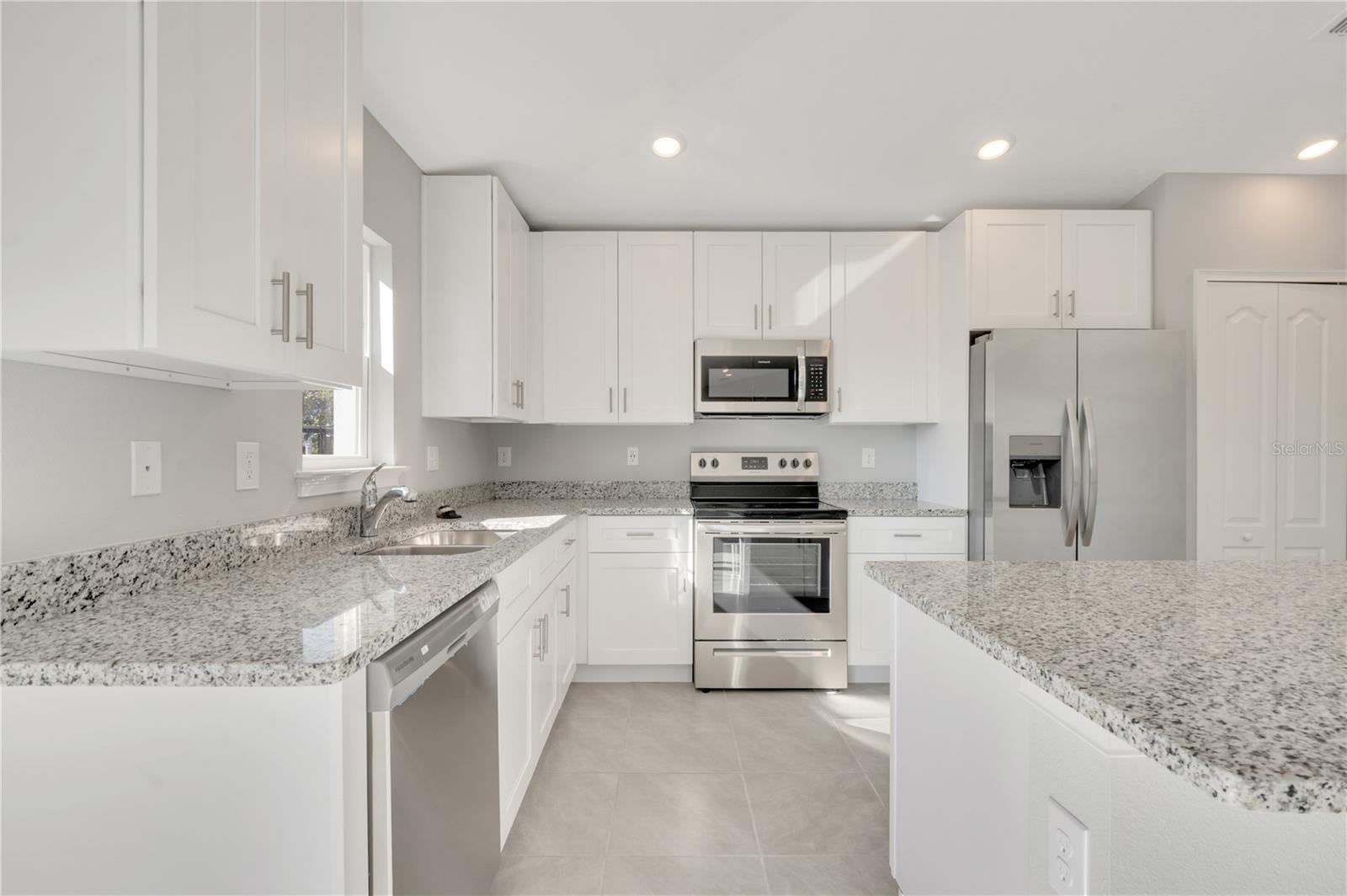1079 DUDLEY DR