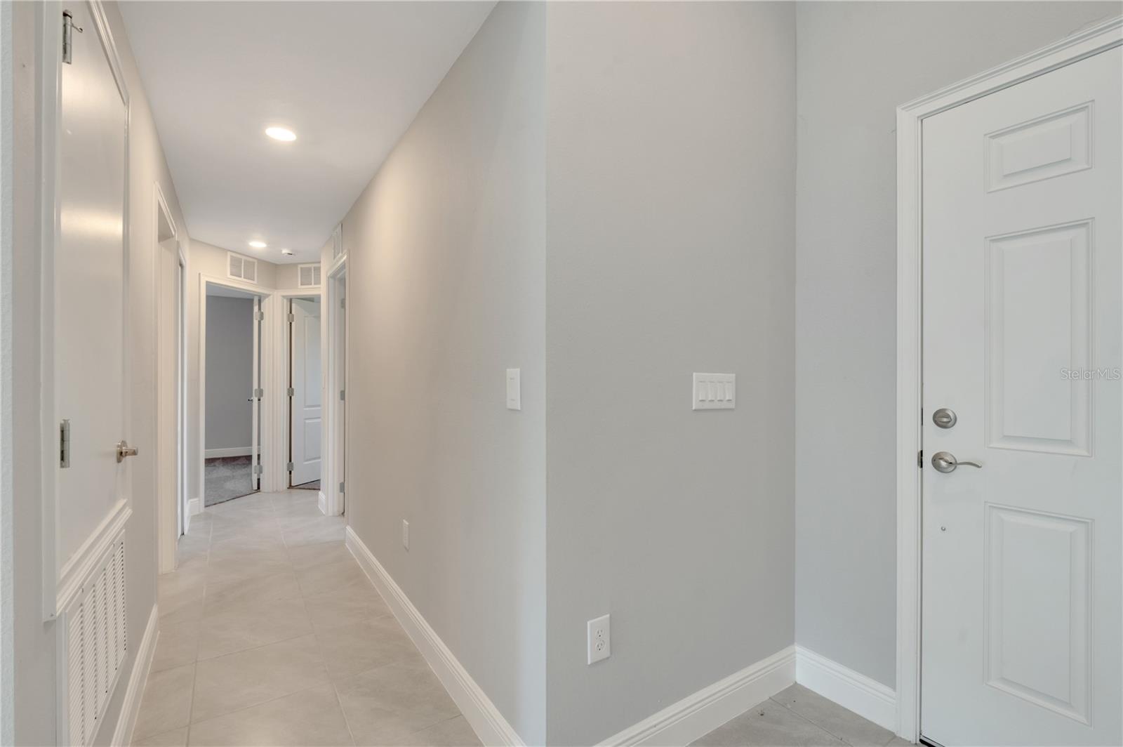 1079 DUDLEY DR
