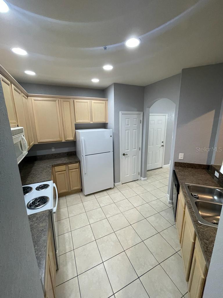 3311 WHITESTONE CIR #304, #304