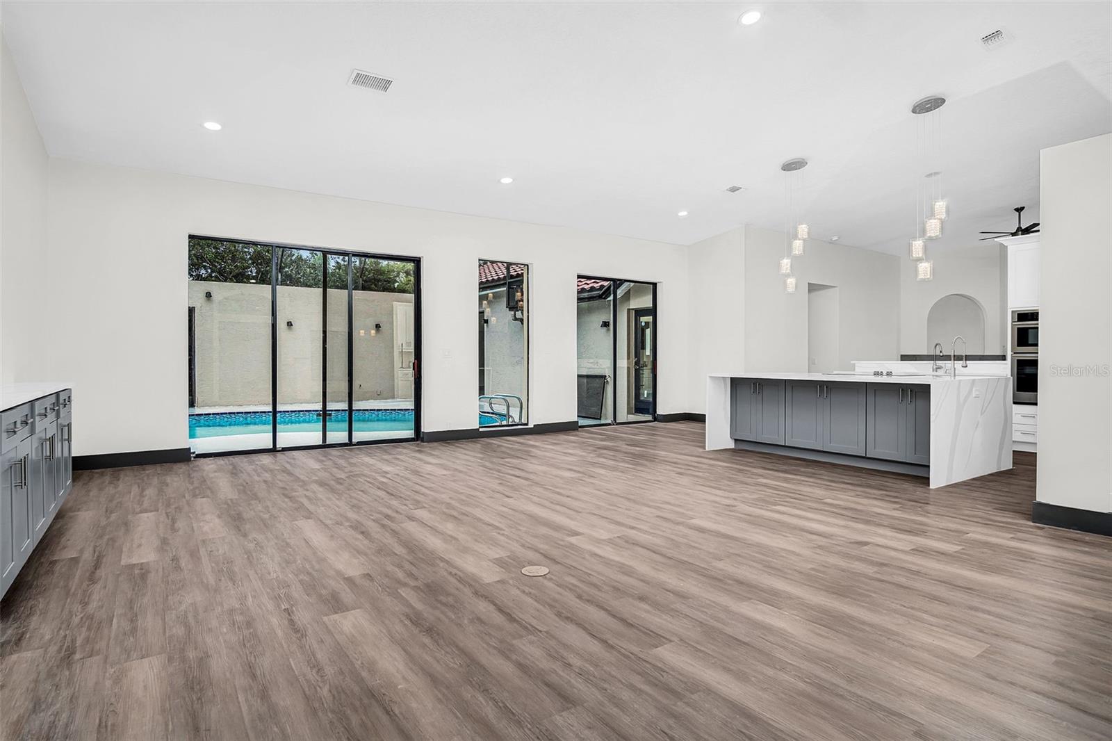 4929 POINTE CIR