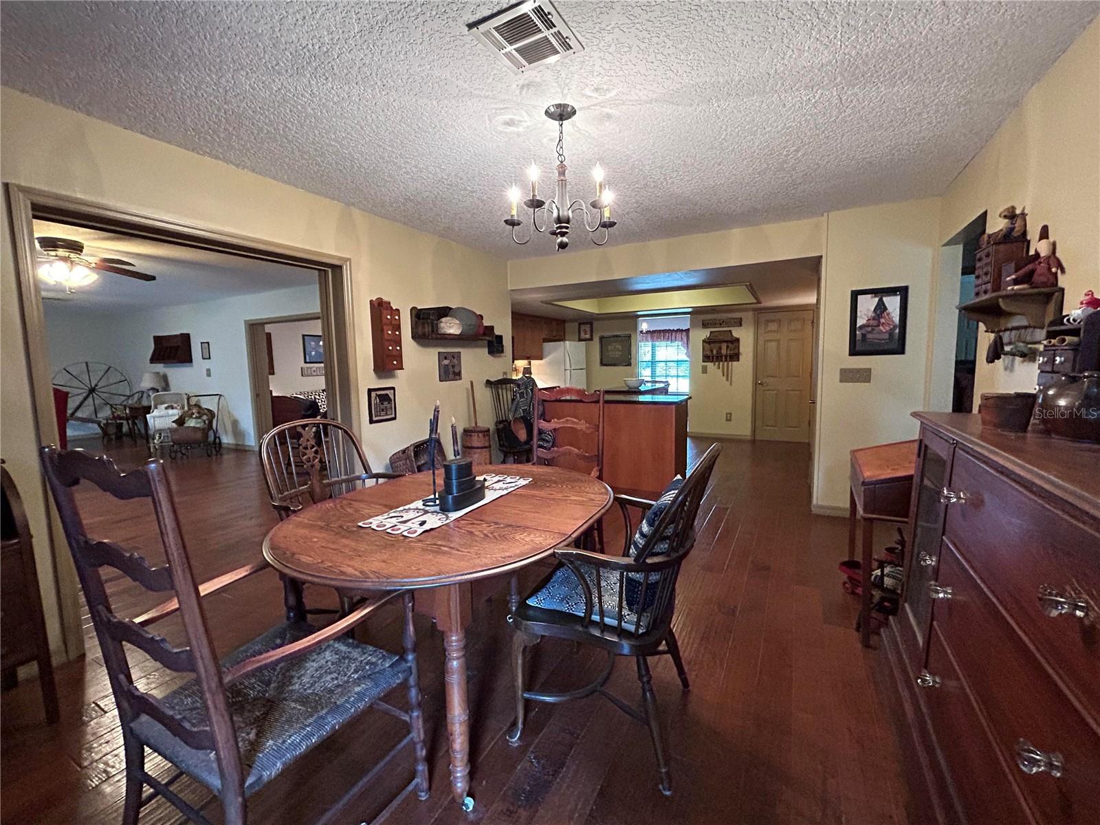1664 REGAL OAK DR