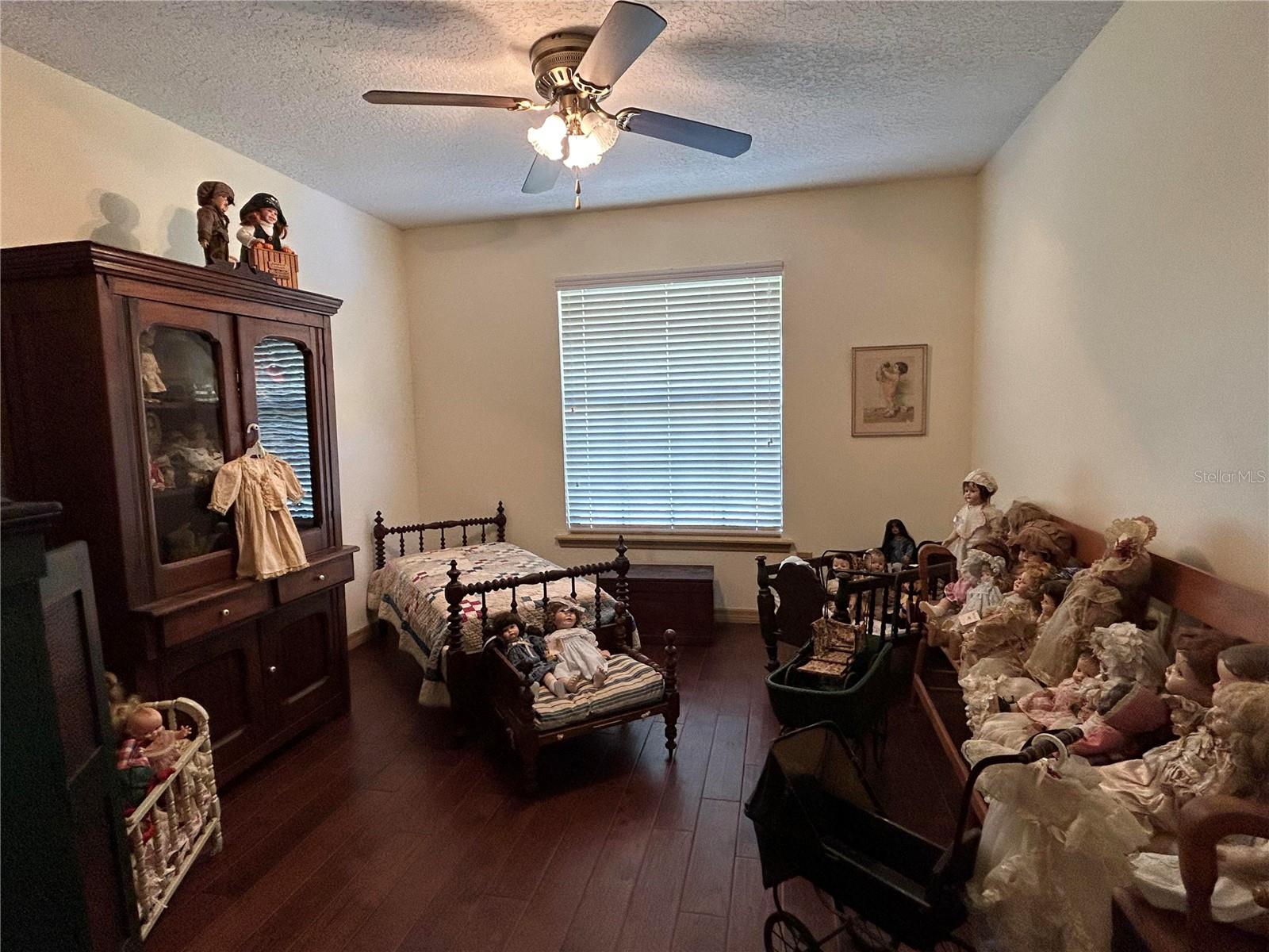 1664 REGAL OAK DR