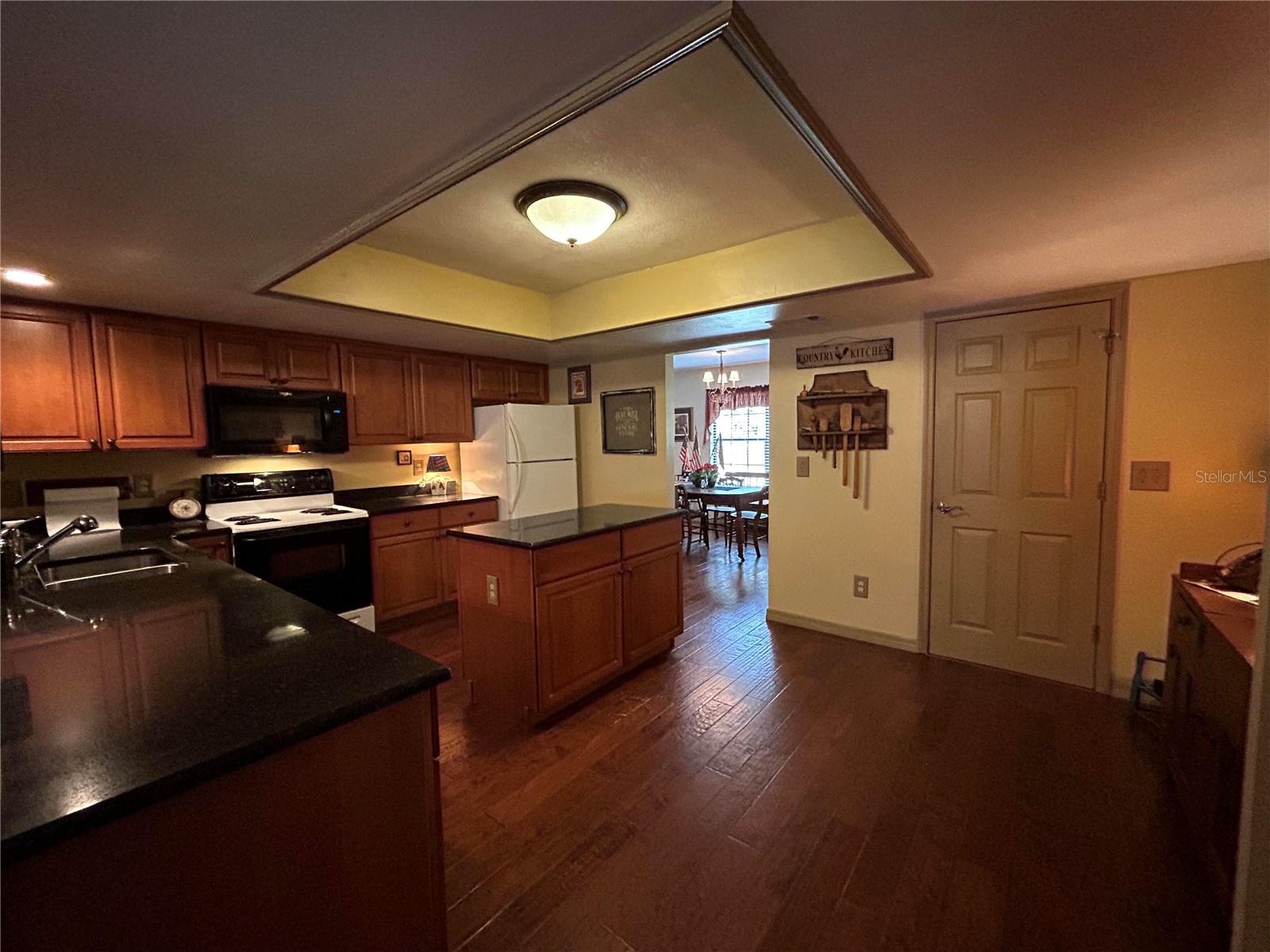 1664 REGAL OAK DR