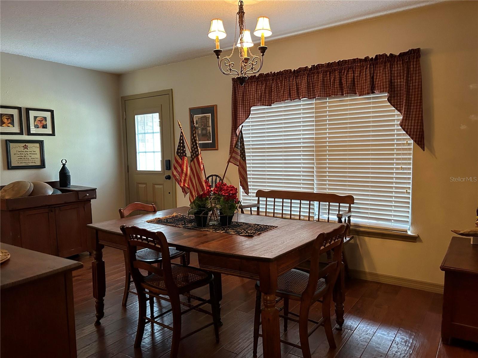 1664 REGAL OAK DR