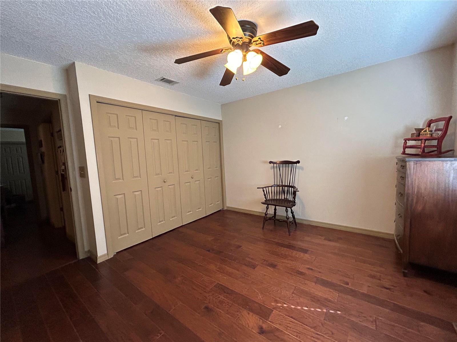 1664 REGAL OAK DR