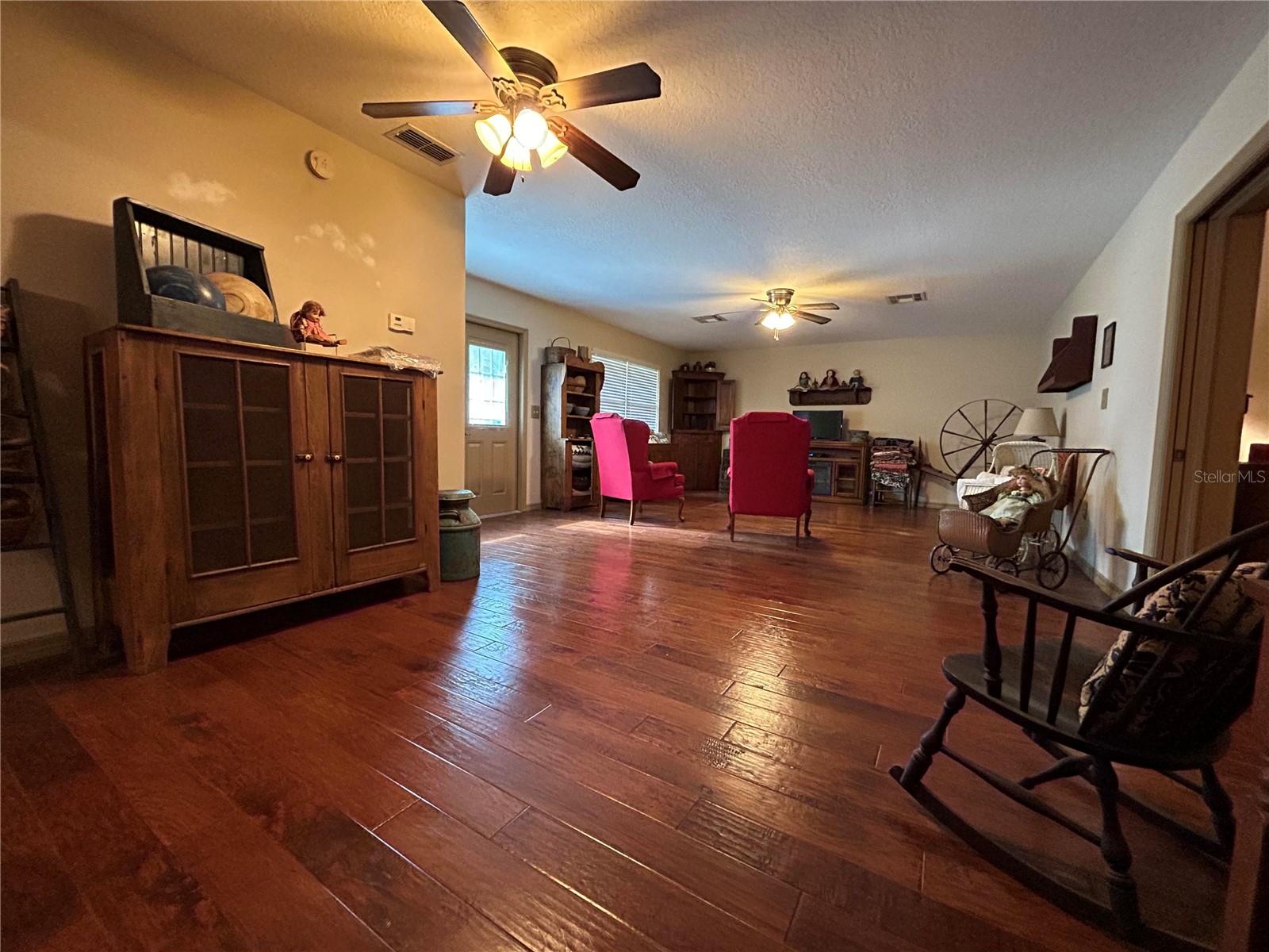 1664 REGAL OAK DR