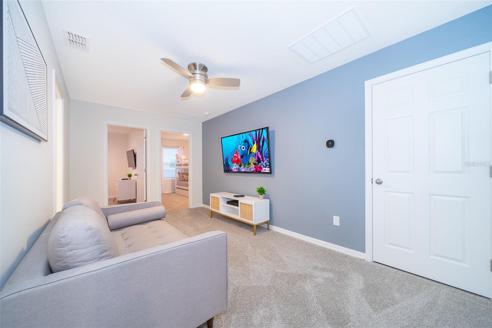 1852 TROPICAL PALMS CIR