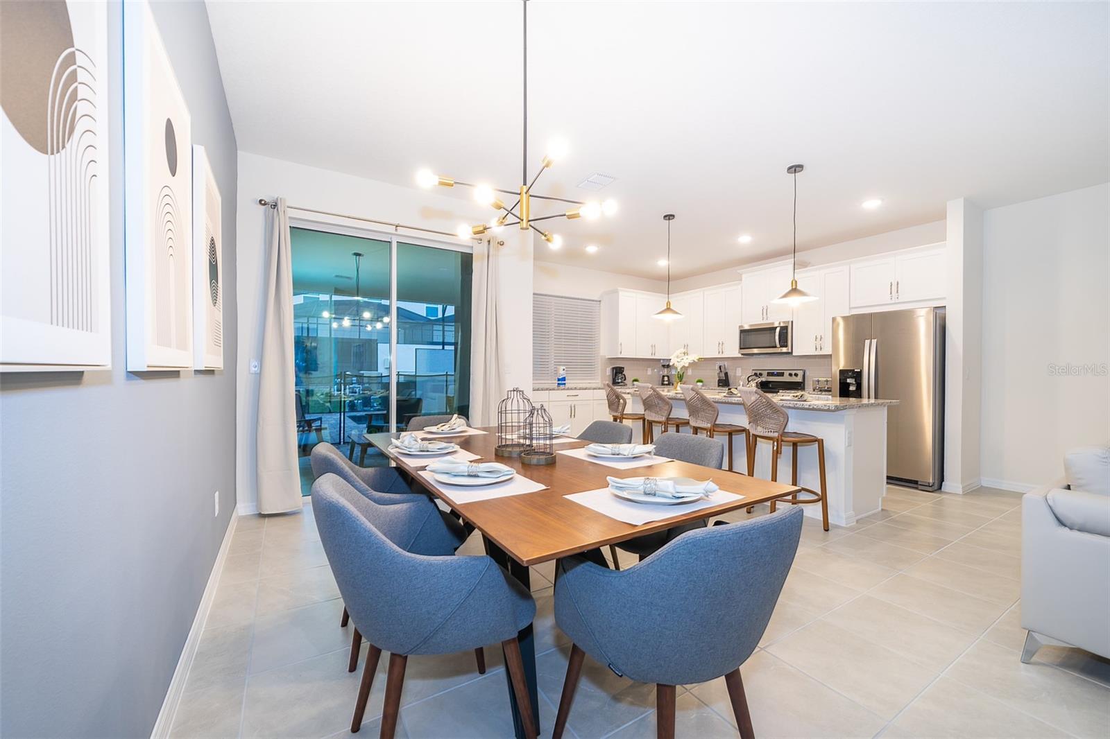 1852 TROPICAL PALMS CIR