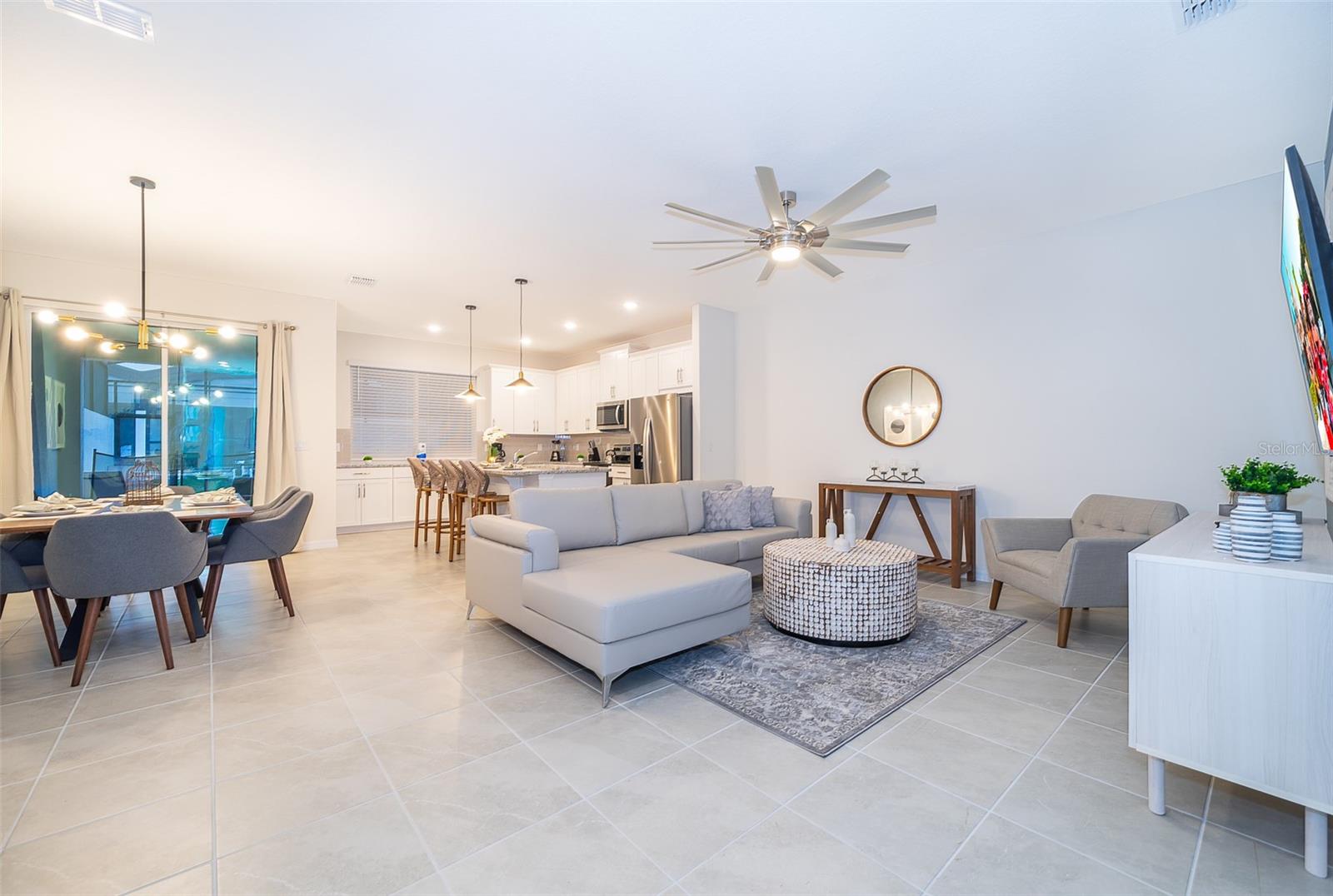 1852 TROPICAL PALMS CIR