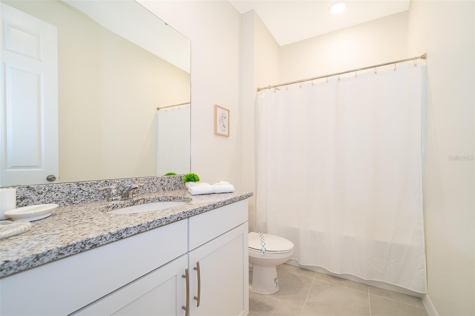 1852 TROPICAL PALMS CIR