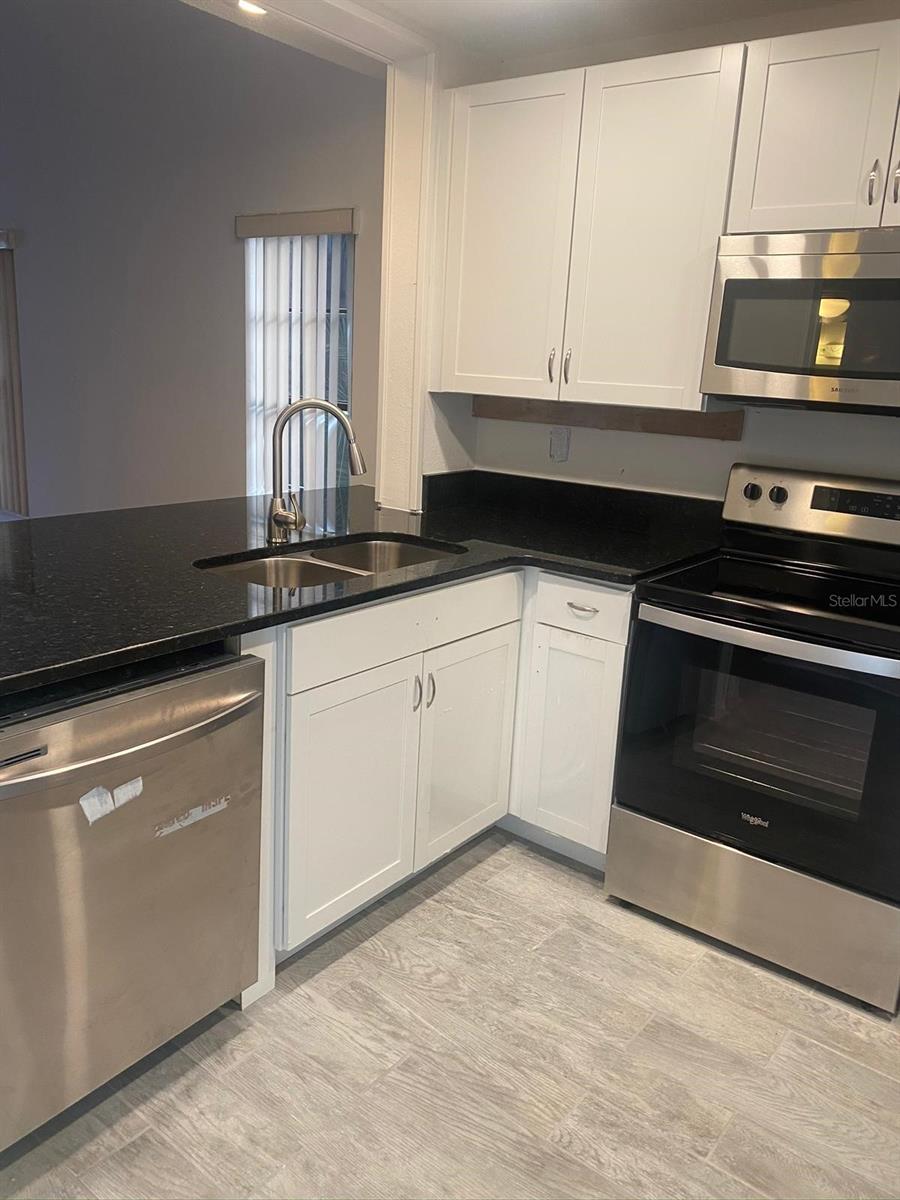 2647 SURREY CT