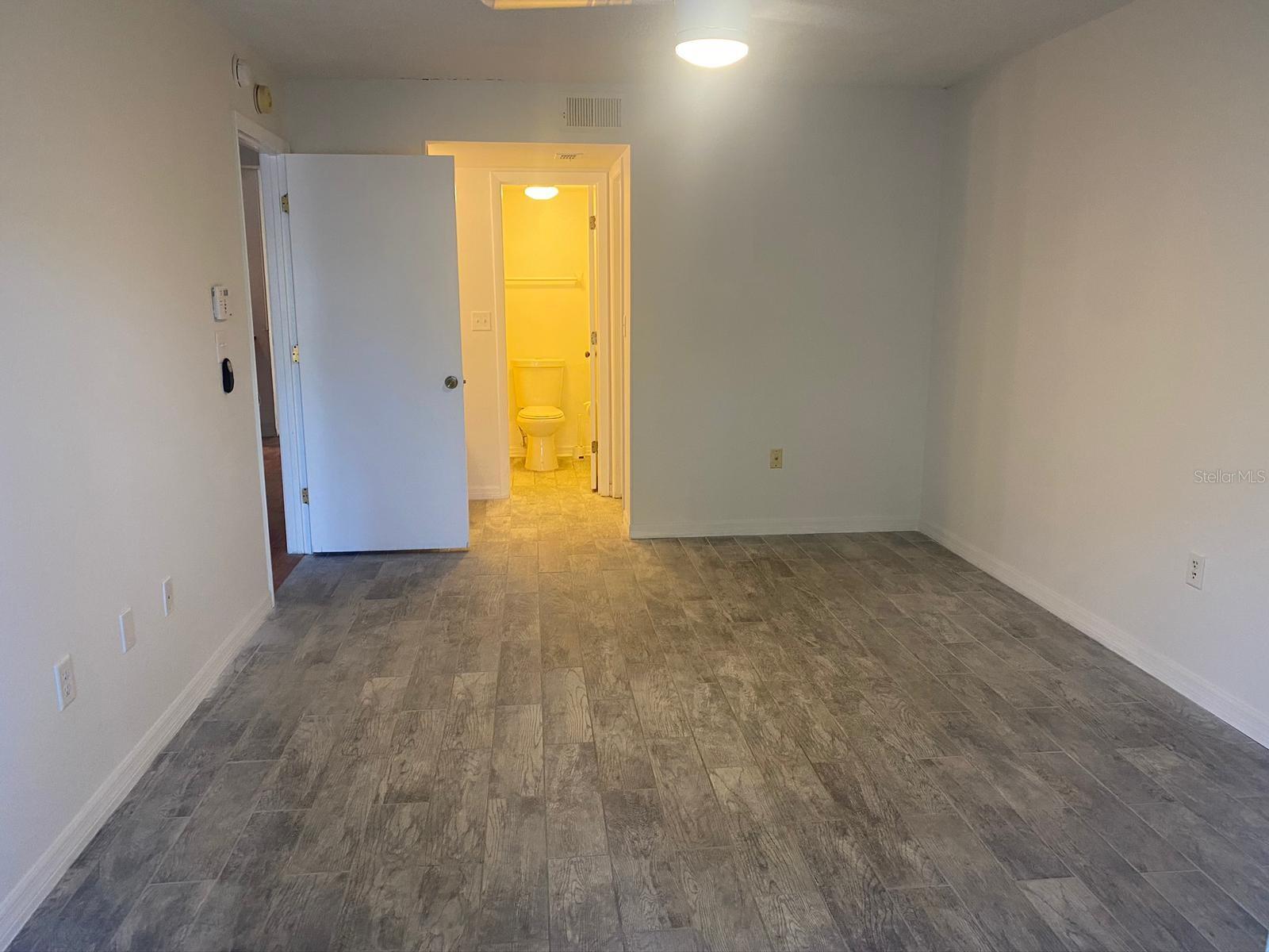 2647 SURREY CT