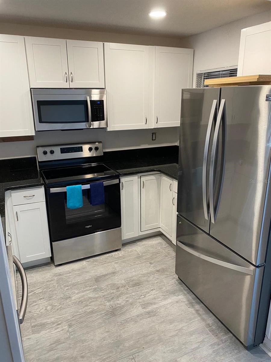 2647 SURREY CT