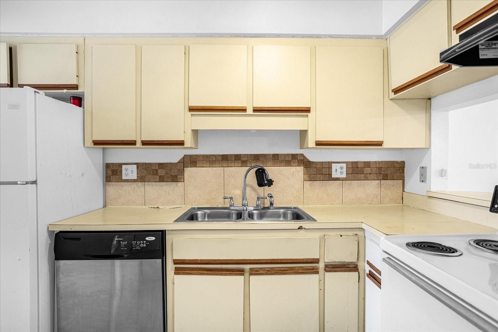2335 BAHAMAS CT #28, #28