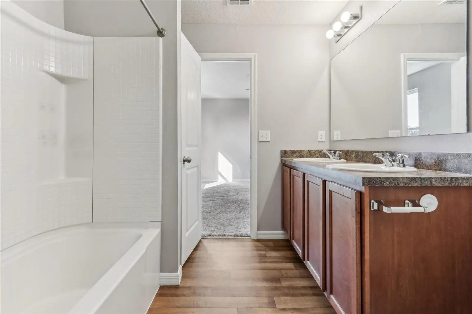 49 INCONNU DR