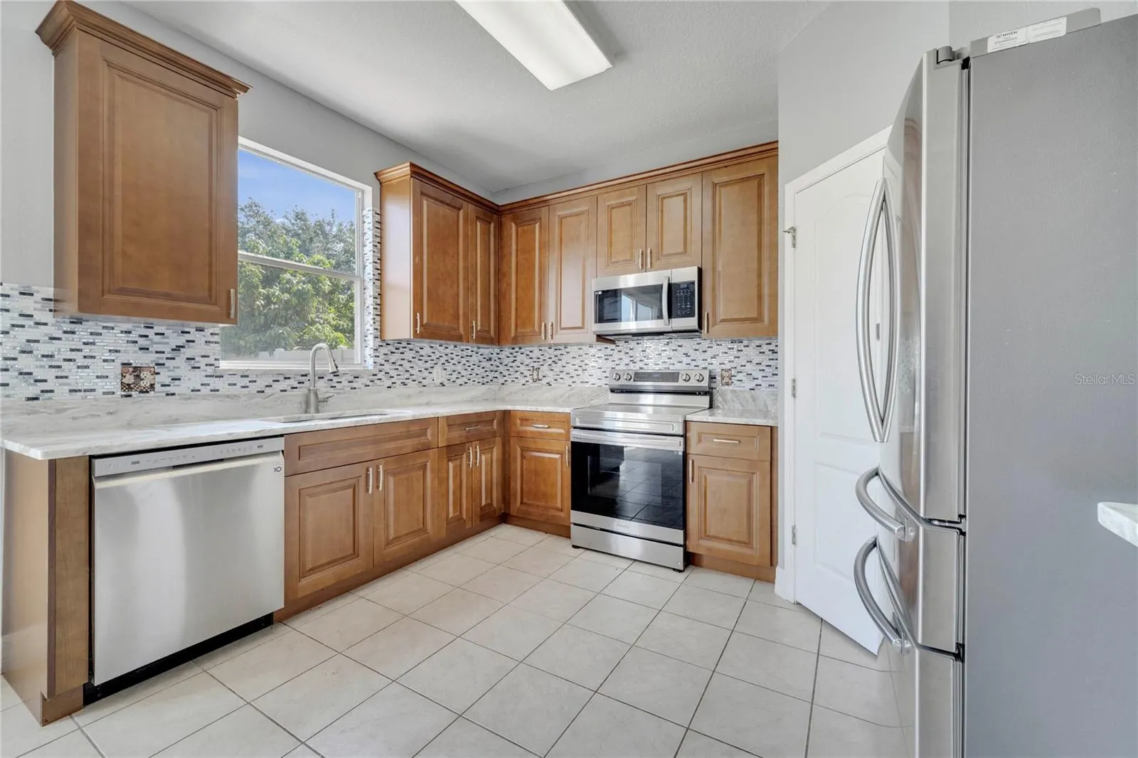 5768 LOS PALMA VISTA DR