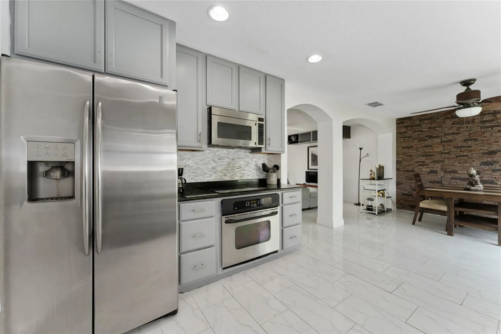 1425 CAREY GLEN CIR