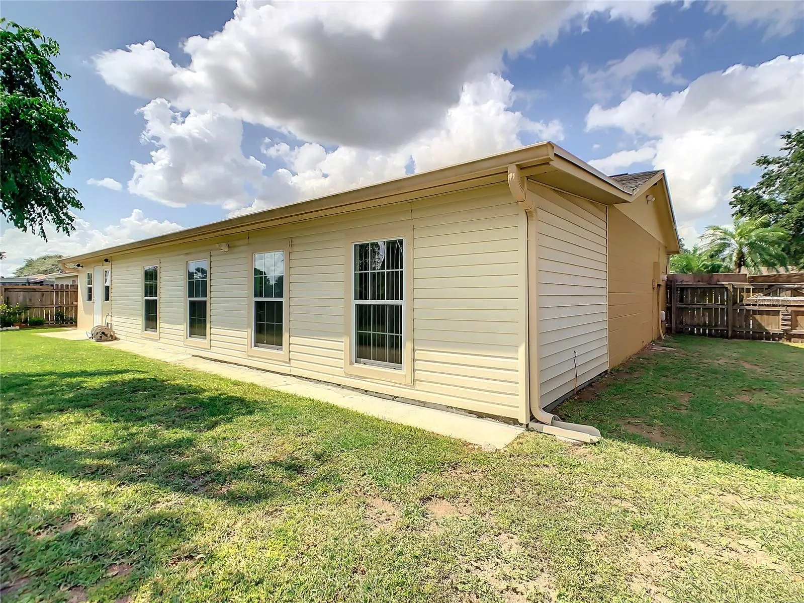 624 ROYAL PALM DR