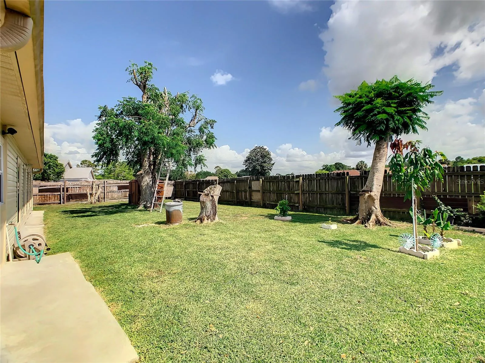 624 ROYAL PALM DR