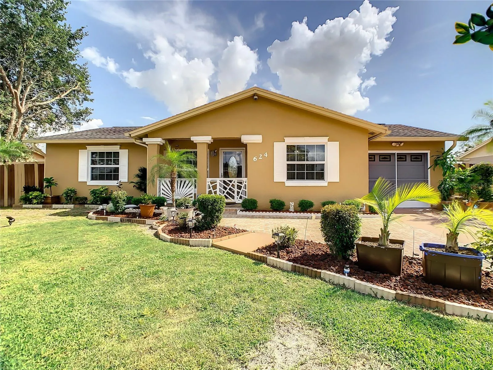 624 ROYAL PALM DR