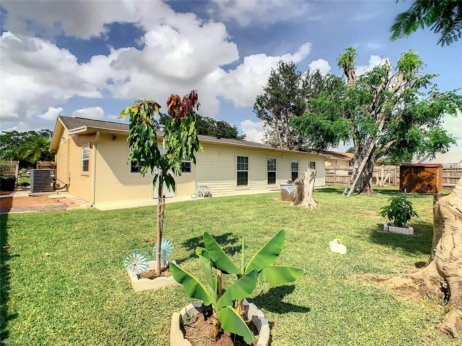 624 ROYAL PALM DR