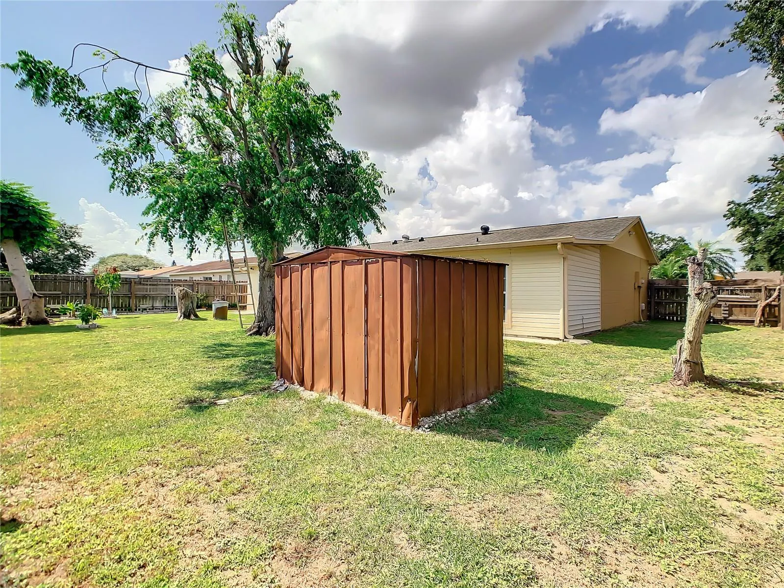 624 ROYAL PALM DR