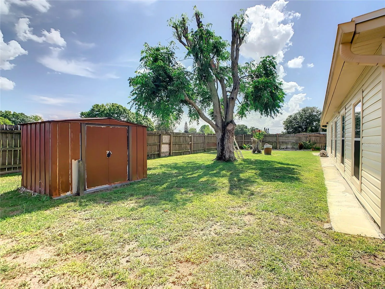 624 ROYAL PALM DR