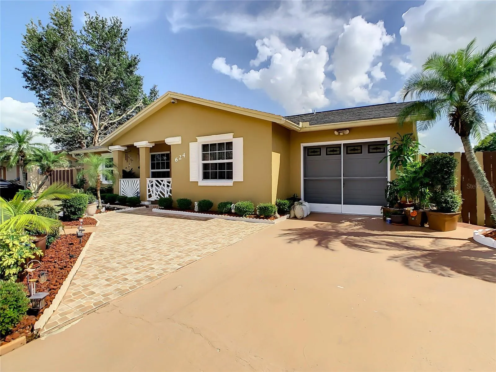 624 ROYAL PALM DR