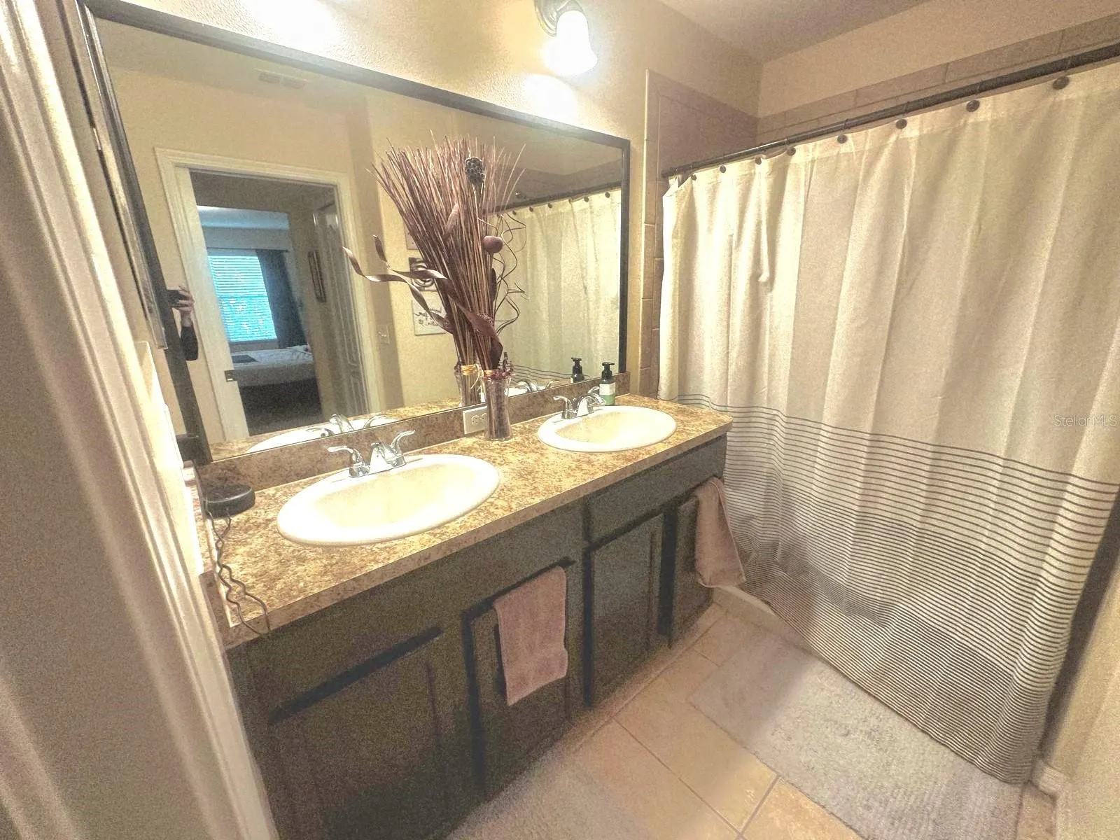 3162 RODRICK CIR