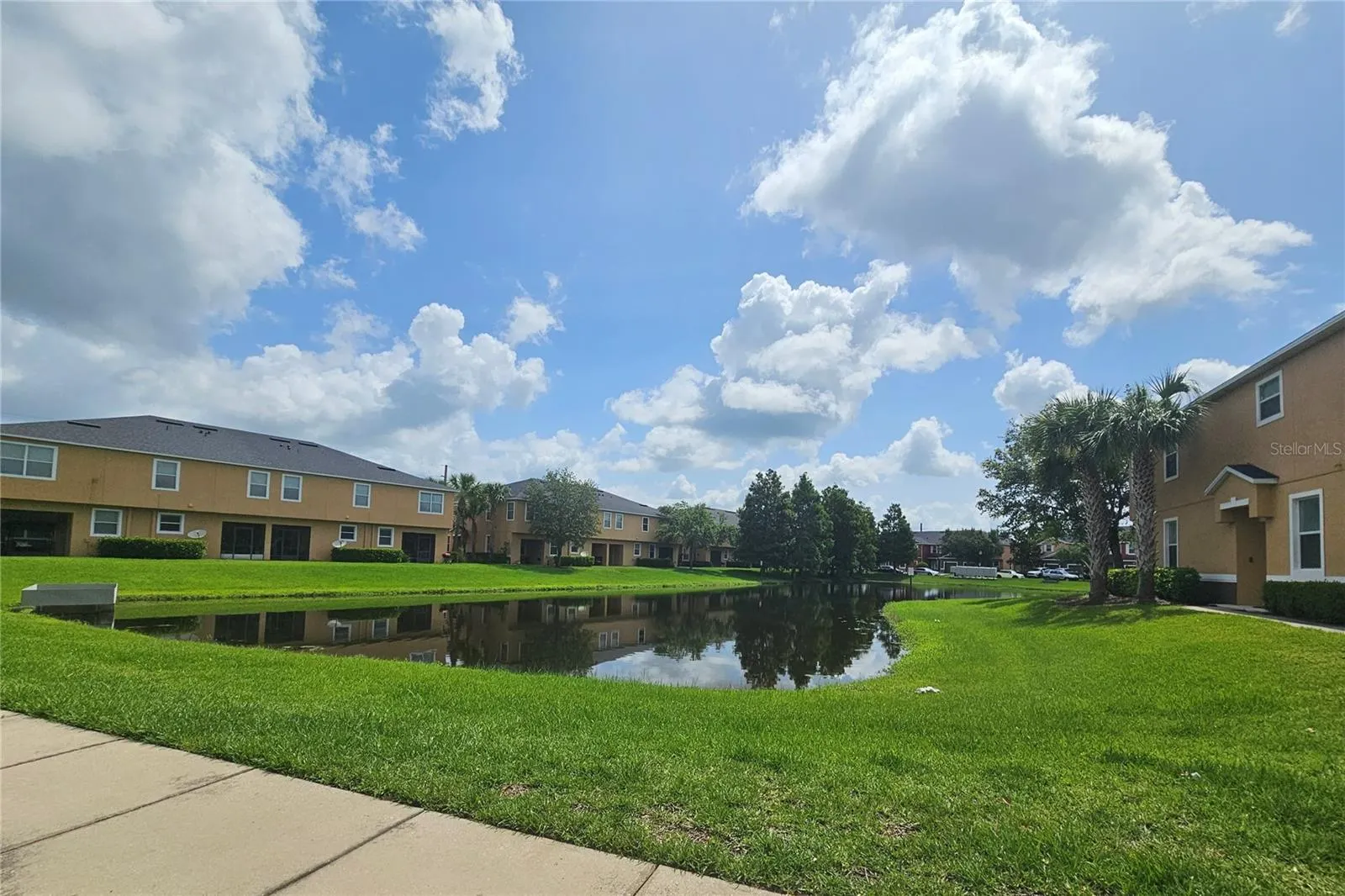 3162 RODRICK CIR