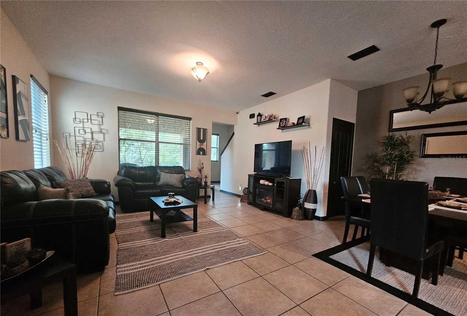 3162 RODRICK CIR