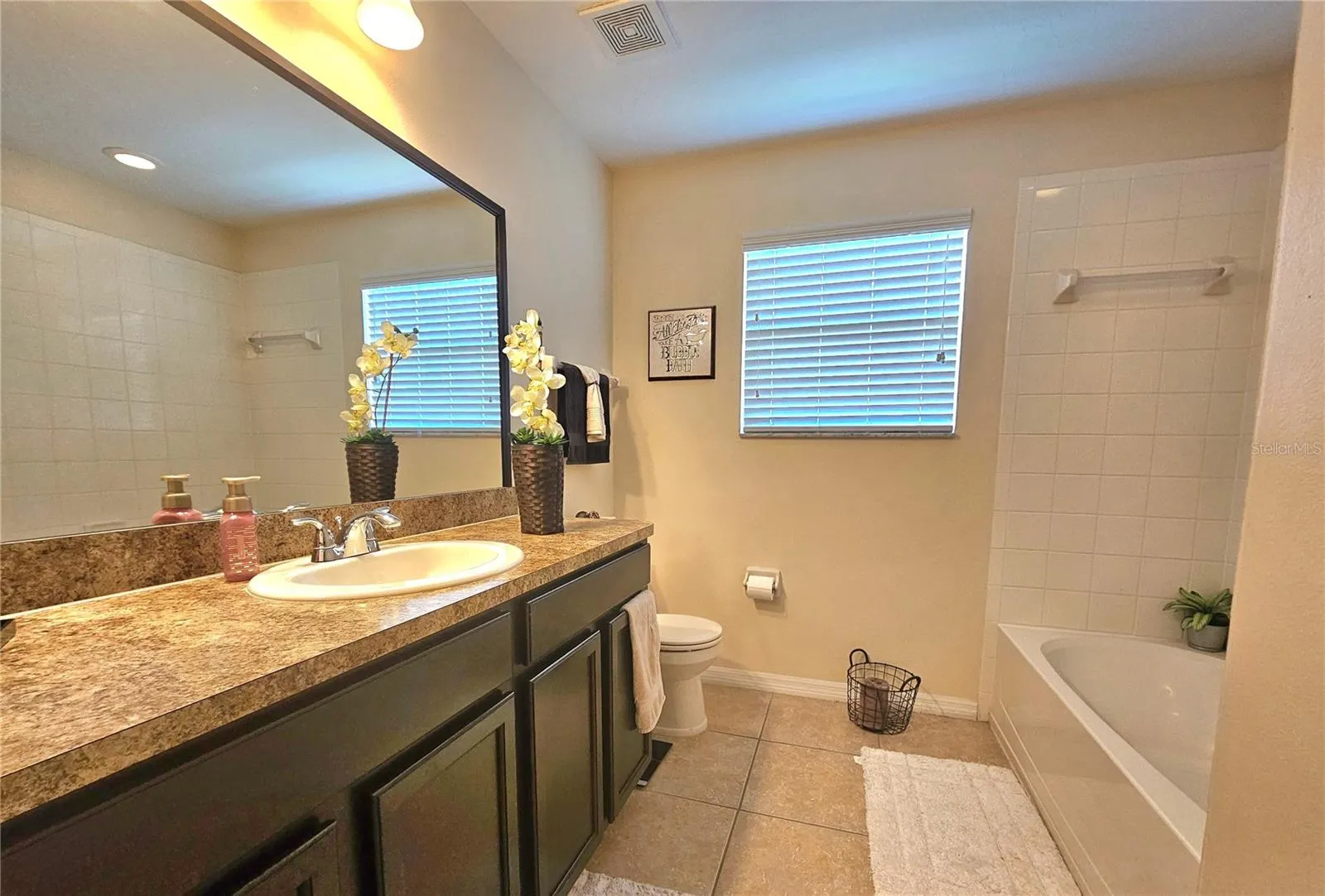 3162 RODRICK CIR