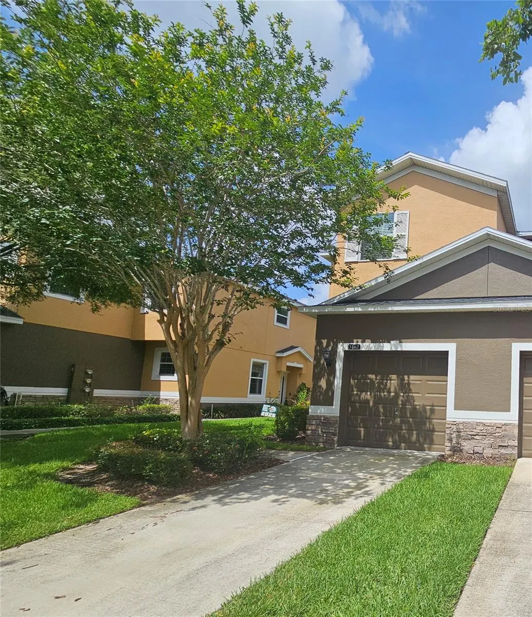 3162 RODRICK CIR