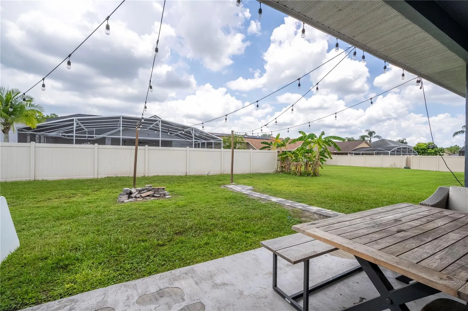 2547 RACCOON RUN LN
