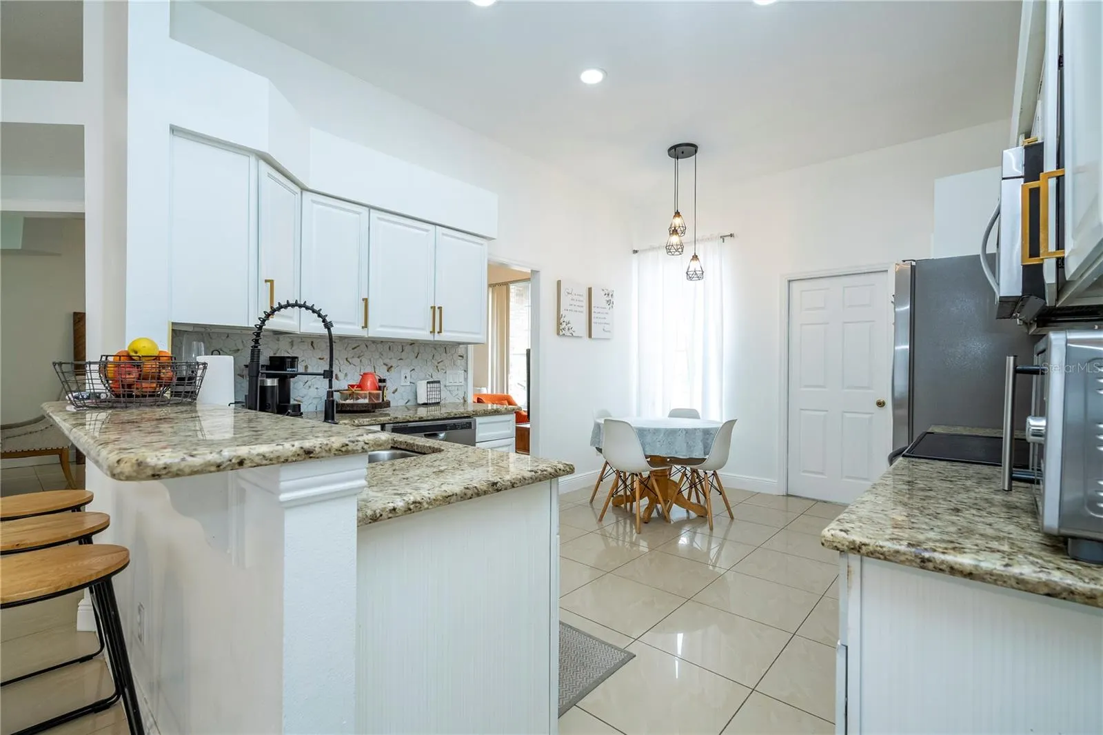 2547 RACCOON RUN LN