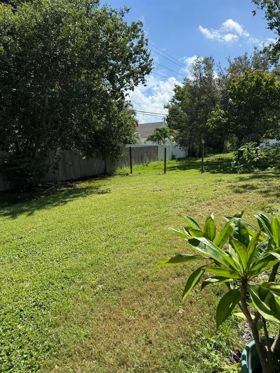 217 CITRUS DR