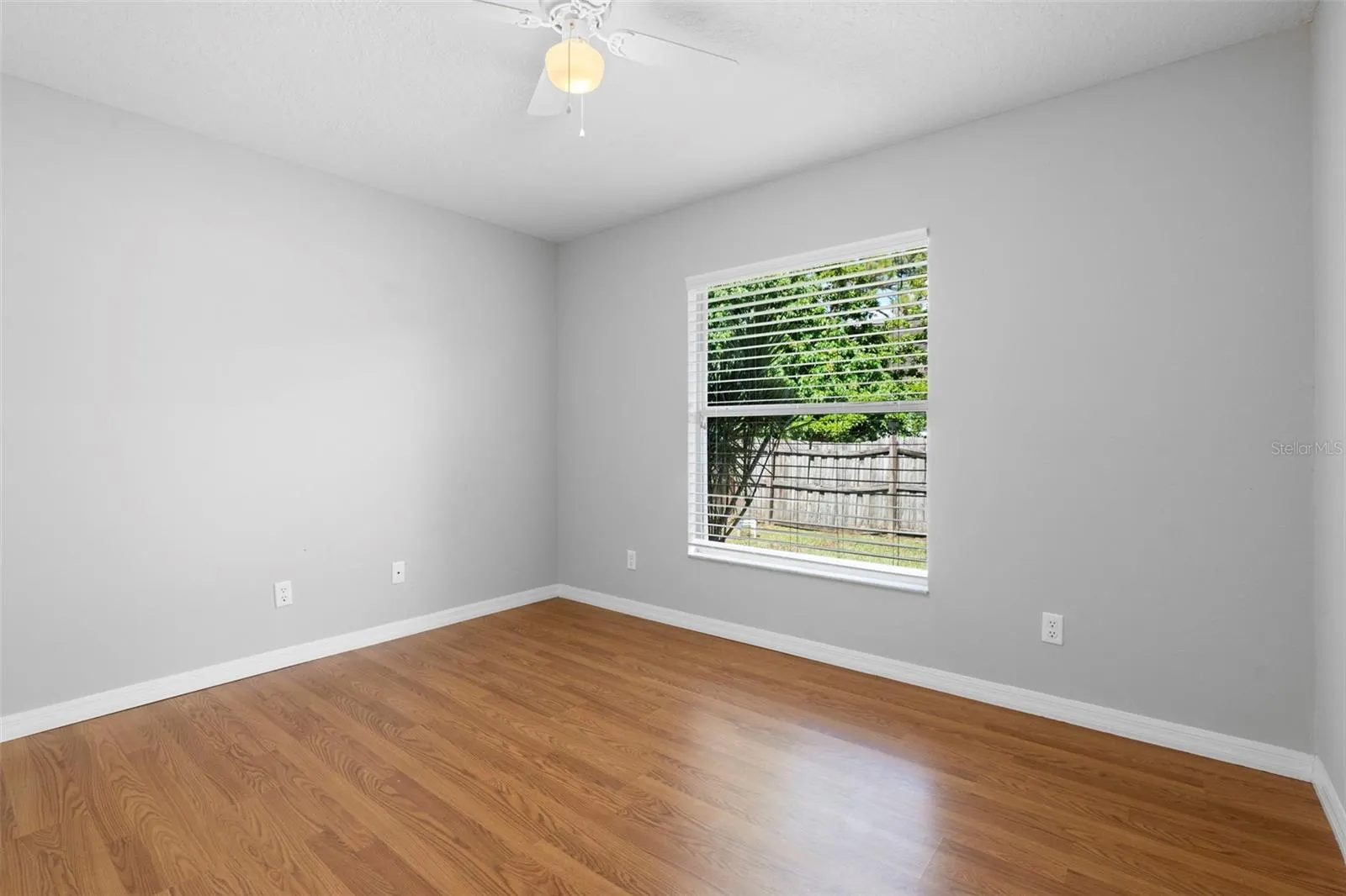 2225 BARBARA DR