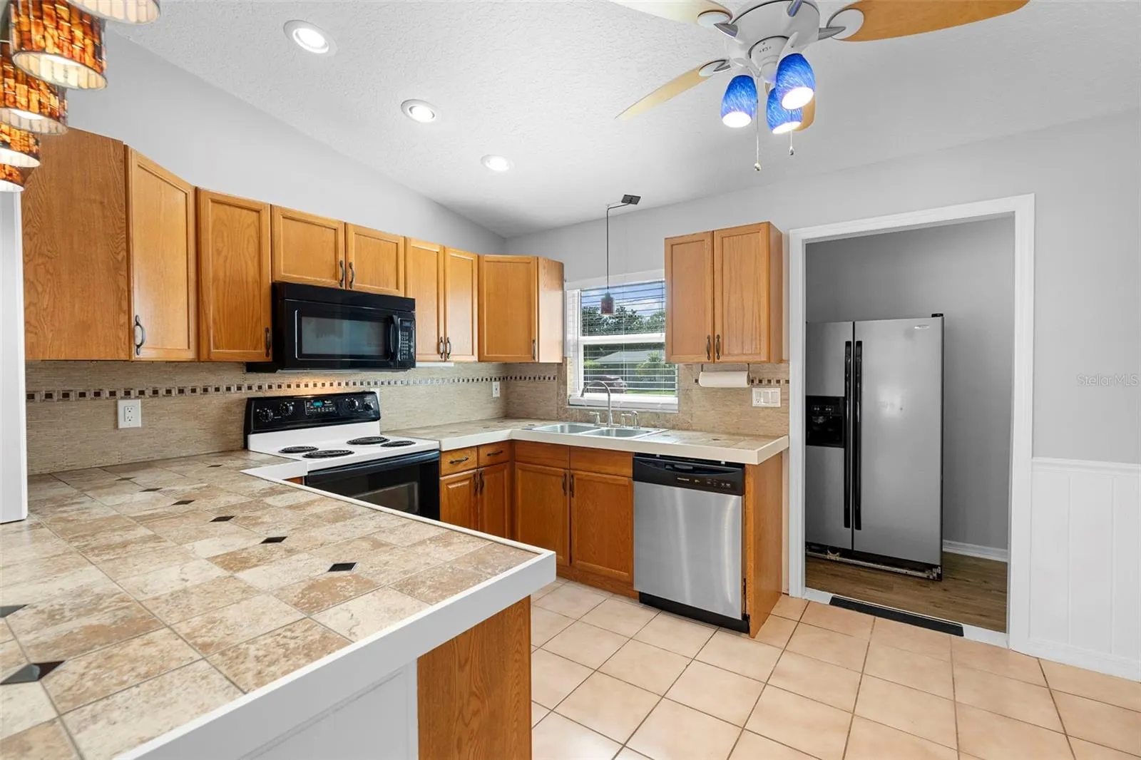 2225 BARBARA DR